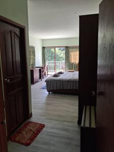 Mommoth Apartment