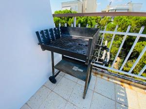 Wonderful Garden #2, 80 sqm with a large terrace, 3 bedrooms, comfortable, quiet, and upscale neighborhood, close to the subway, free parking, 15 minutes direct to Athens Airport