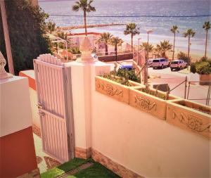 Apartamento hermosas vistas a la playa césped artificial