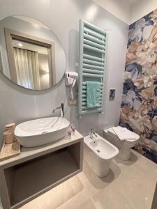 Lou Lou Rooms