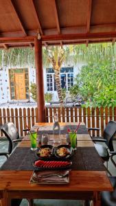 Dhonveli Inn