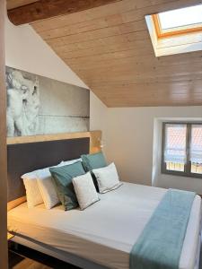 Cozy three-room apartment in the heart of Como, 100 meters from the lake
