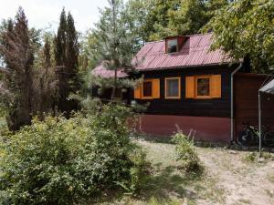 Cheerful Forest Cabin with Hot Tub!