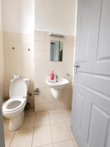 Modern Ngong Rd Studio With Pool, Parking & WiFi - Legatus Cozy Studios