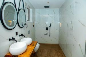 Kyada Grand Villa, 4 Bedroom Villa with Pool, Njiro