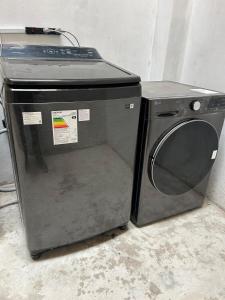 Apartment with a washing machine and dryer
