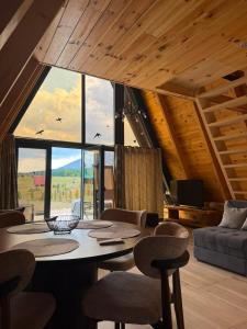 VistaMontis Chalet