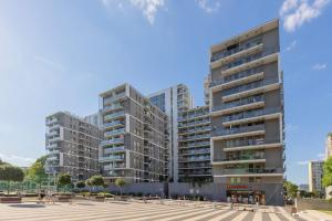 Cozy Apartment with Parking Near EXPO XXI by Noclegi Renters