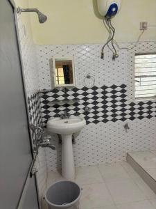 Spacious 2BHK with Full Kitchen, Dining and Parking