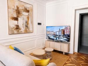 Sole Apartment-Central Luxury & Private Garage
