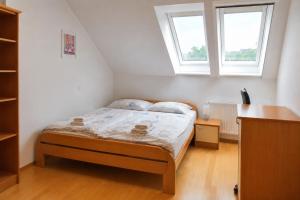 Orchid room for 2, Skylight room for 2
