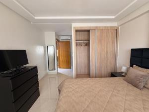 Deluxe Luxury Apartment New Building, New Furniture, 3 Min from the Beach