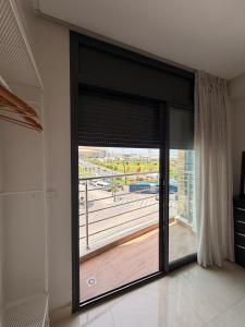Deluxe Luxury Apartment New Building, New Furniture, 3 Min from the Beach