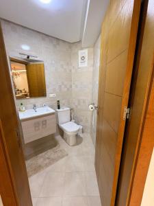 Deluxe Luxury Apartment New Building, New Furniture, 3 Min from the Beach
