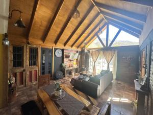 Hermoso refugio de montaña con tinaja
