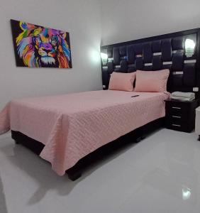 Living Habitaciones y Apartaestudios estrato 6 frente al Centro Comercial Campanario