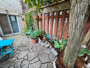 Montreal Hideaway in a Residential area