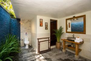 Ubud Family Cabin Villa wPool & Riverside Balcony Bima