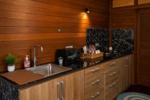 Ubud Family Cabin Villa wPool & Riverside Balcony Bima