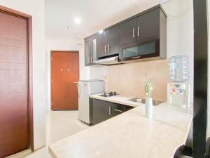 Cozy and Tidy Studio Apartment Mangga Dua Residence By Travelio