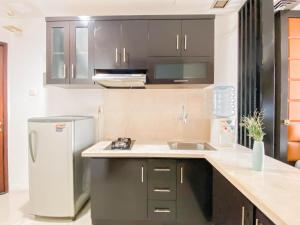 Cozy and Tidy Studio Apartment Mangga Dua Residence By Travelio
