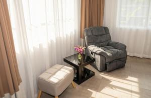 Palm Grove Villa 4BR