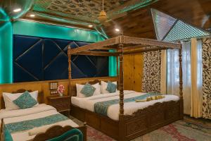 Heritage Shreen Houseboat