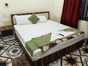 Hotel Atrangi Wave-Near Temple and Sea Beach#Lift Facility With Comfortable Stay#Wi-Fi Facility