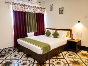 Hotel Atrangi Wave-Near Temple and Sea Beach#Lift Facility With Comfortable Stay#Wi-Fi Facility
