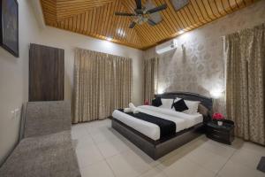 The Summer House Kasauli l 4 Bad Room Villa With Plunge Pool l Free Parking By Exotic Stays