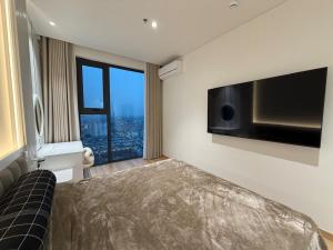 Luxury Ensuite with Beautiful City View of HP