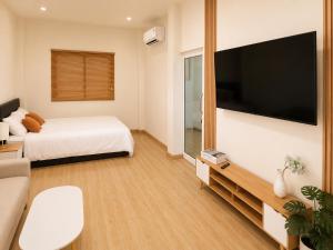 Hootel Cozy&Stay โพนทอง