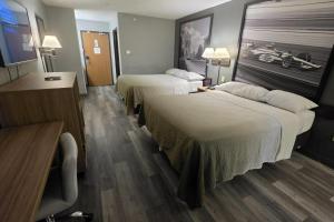 Super 8 by Wyndham Cloverdale IN