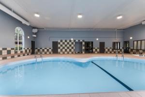 Days Inn & Suites by Wyndham Thunder Bay