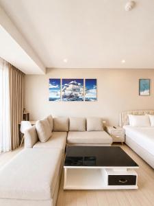 Luxury Gold Coast Apartment with Panoramic Sea View by San Ocean