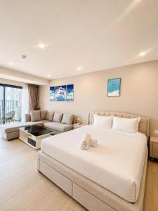 Luxury Gold Coast Apartment with Panoramic Sea View by San Ocean