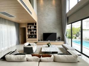 Luxury Pool Villa near Pattaya Walking Street