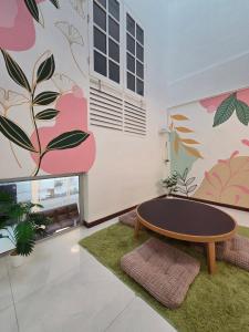 Cozy Living Sukhumvit 38 with Pool Table near BTS Thonglor