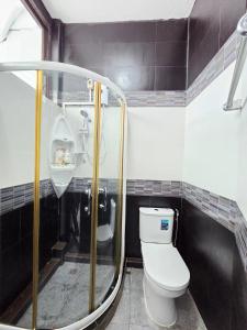 Cozy Living Sukhumvit 38 with Pool Table near BTS Thonglor