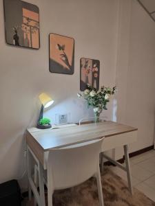 Cozy Living Sukhumvit 38 with Pool Table near BTS Thonglor