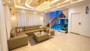 Misty Ridge Retreat - Indoor Pool, Jacuzzi & Steam