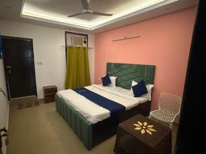 Hotel Anmol Height - Saket Metro