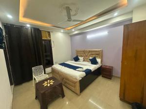 Hotel Anmol Height - Saket Metro