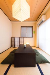 402Direct access to Asakusa Temple # Convenient access to Skytree and Shinjuku Station # 4-minute walk from Morishita Station