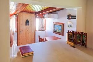 PeachPine Loft - Escape Near Sea & Athens Airport