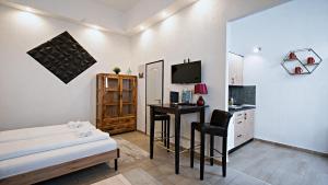 Ruinbar Nights City Style Residence with AC