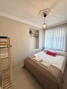 Pink House by the Seashore 2 Bedroom Fiber Internet
