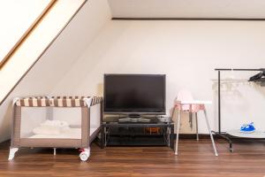 6 Bedrooms & 9 Beds Up to 14 Guests