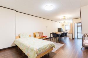 6 Bedrooms & 9 Beds Up to 14 Guests