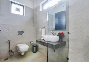 Royal Residency 610 Golf View